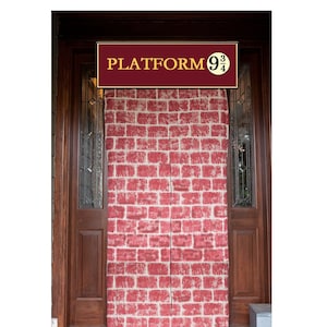 Zauberhaftes Zughaltestelle Expresszug Bahnsteig 934 Schild mit Ziegelwand //platform934 druckbares Schild Bahnsteig 934 Zaubererzug Lizenzstoff