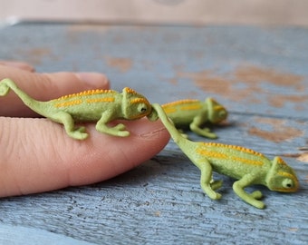 Miniature green CHAMELEON for Miniature crafts, Dollhouse, Micro, diorama, book nook - 3 pieces
