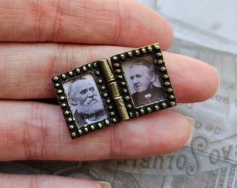Miniature Double Picture Frame: Antique Style Dollhouse Frame