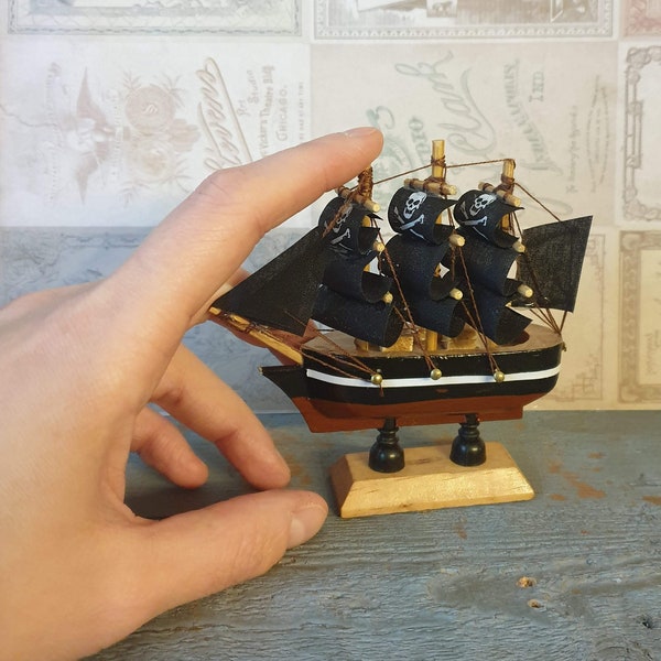 Bateau pirate miniature en bois - modèle réduit de bateau de bateau nautique