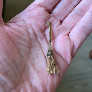 Miniature Broom Witch 1:24 scale Broomstick House Witchcraft Fantasy Miniature Witch Cleaning Broom