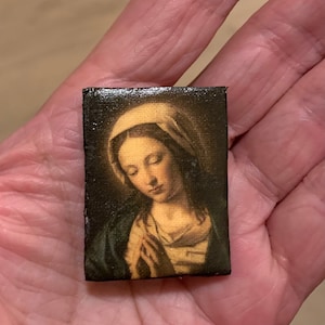 Reproduction painting dollhouse
