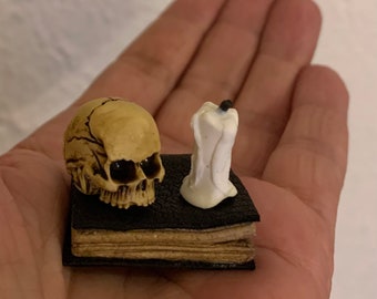 Miniature skull, Candle, Book, scale 1:12,  - Miniature Halloween Gothic Macabre