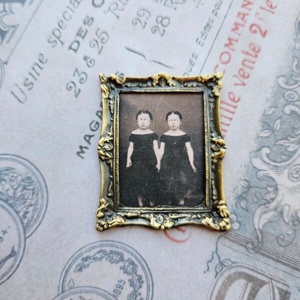 Portrait of twin ghosts - Antique Photos Photograph Miniature Antique photo creepy morbid