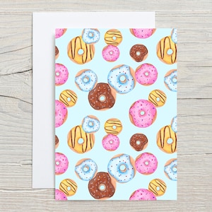 Cartão de donuts (dobrado) com envelope, cartão desenhado à mão, cartão bonito, donuts, cartão de donut em aquarela, ilustração de donut