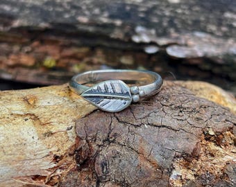 Handmade Sterling Silver Leaf & Berries Ring – Nature-Inspired Botanical Jewelry