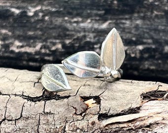 Handmade Sterling Silver Adjustable Leaf Ring – Nature-Inspired Open Band Jewelry