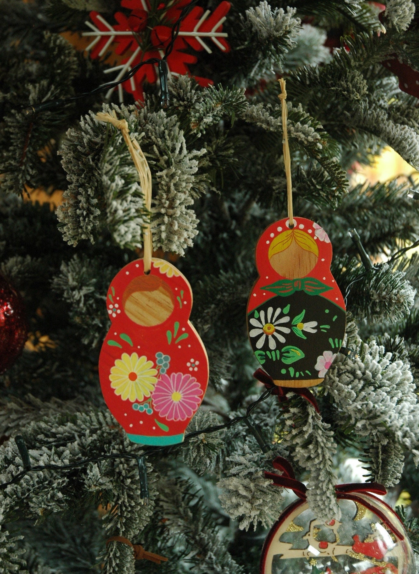 Lot de 2 Décorations Noël Poupées Russes à Suspendre en Bois Massif
