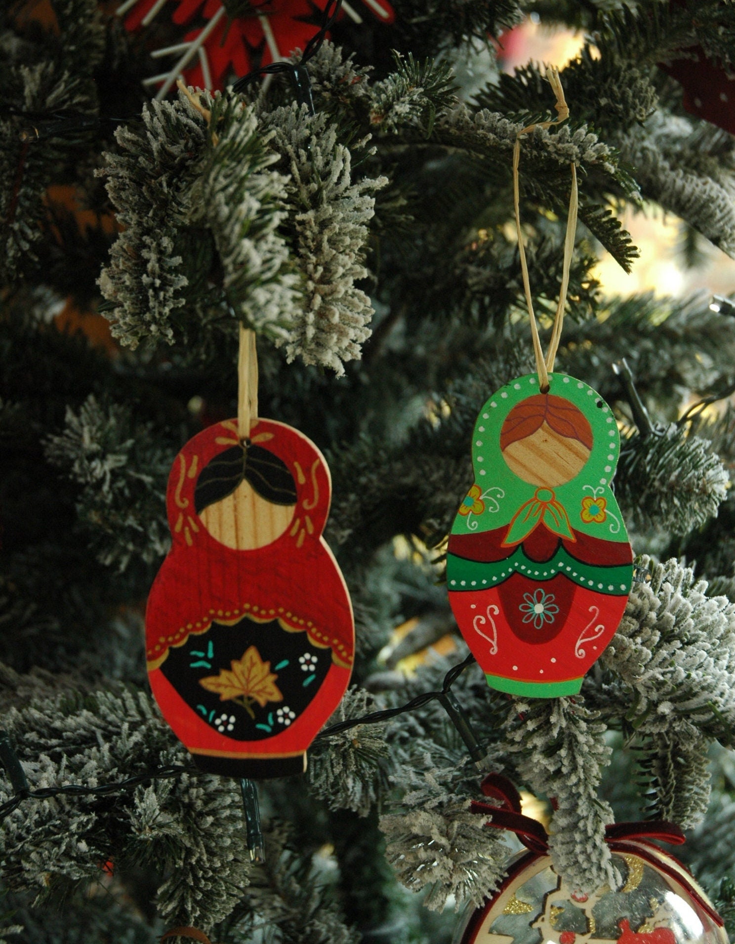 Lot de 2 Décorations Noël Poupées Russes à Suspendre en Bois Massif