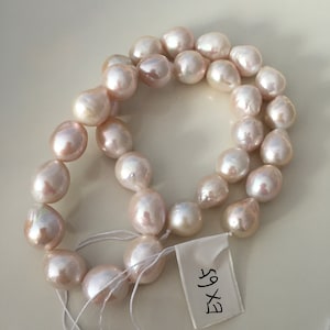 Filo di perle Edison bianche, perle coltivate d&#39;acqua dolce, filo di perle Edison spiegazzate bianche da 11,5-12,5 mm. EX65