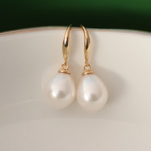 White pearl earrings, pearl jewelry gift, drop pearl earrings, S925 vermeil hook pearl earrings.