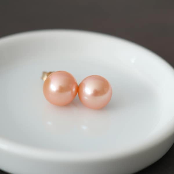 Pink pearl earring studs, freshwater cultured pearl earrings, 14K gold filled pearl studs. EG01