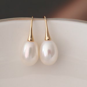Pearl earrings, white pearl earrings, pearl gift, pearl jewelry, S925 hook pearl earrings.