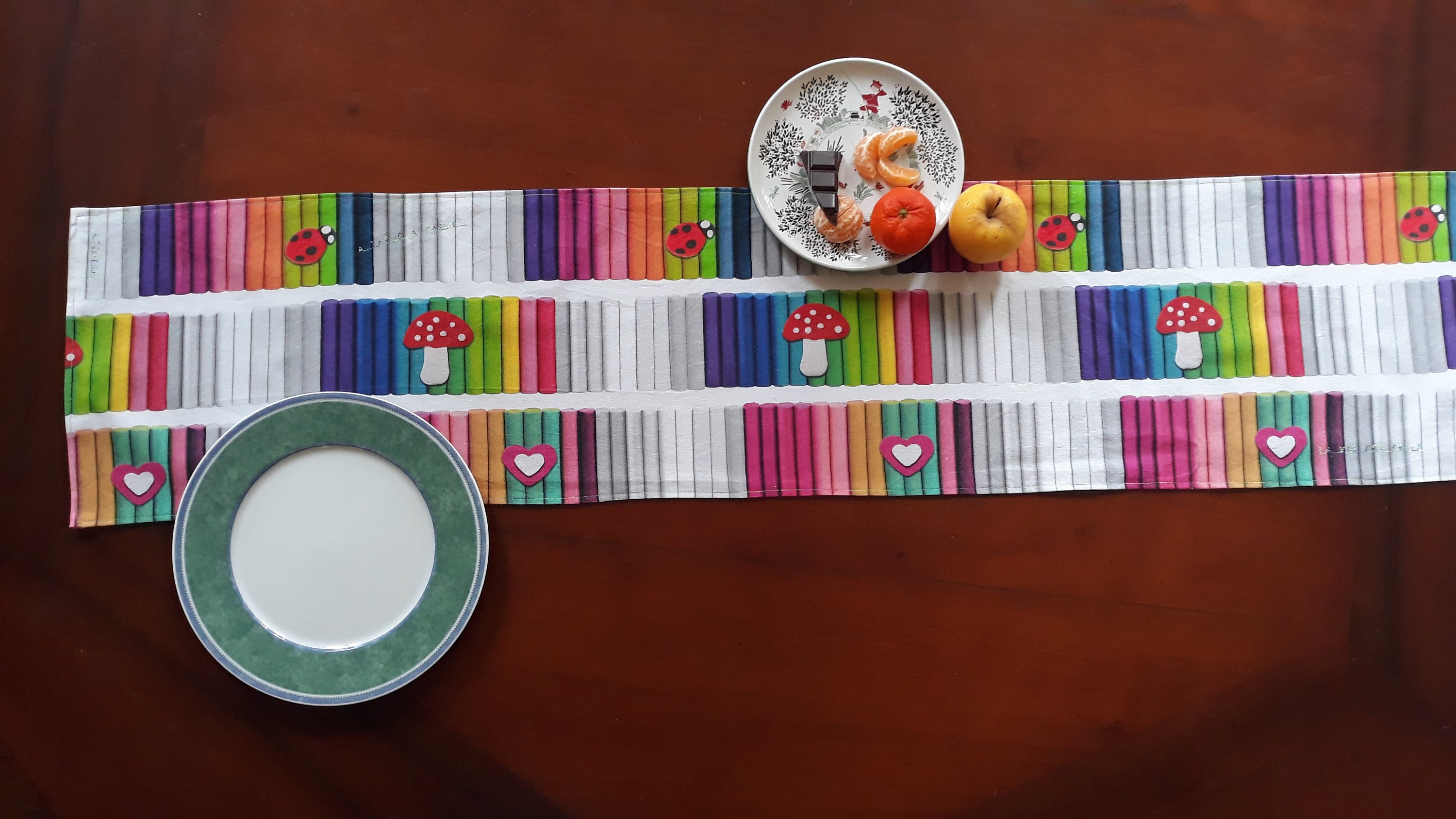 Chemin de Table Coloré avec Des Tendres Dessins