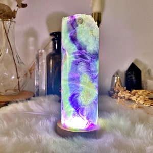 Lampe de fluorite naturelle d'excellente qualité pour la lithothérapie et le feng shui image 7