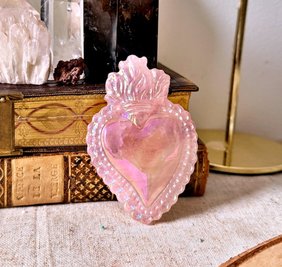 Ex Voto cœur sacré en quartz rose Aura – 8 cm