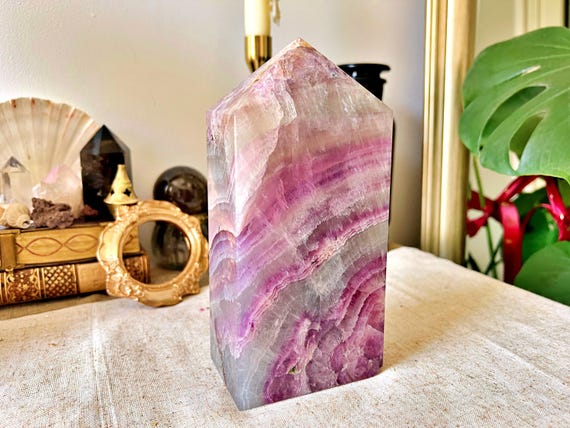 Massive Pointe de Fluorite Multicolore – Tranches Concentriques Apparentes