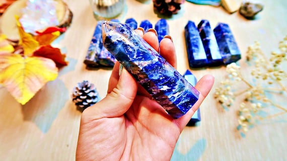 Pointe de Sodalite Naturelle du Brésil