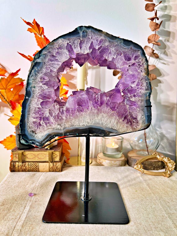 Massive tranche de géode d’améthyste – 2,75 kg