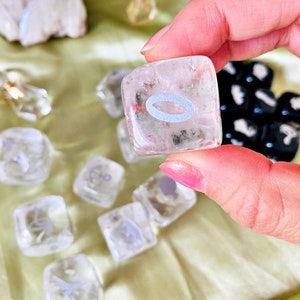 Les Dès "Lenormand Light&Shadow" - Outil de divination en Cristal de roche ou Obsidienne naturelle