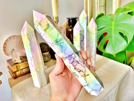 Massive Pointe d’Howlite Aura – 23 à 25 cm