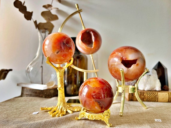 Sphères de Cornaline Naturelle avec Trépied Or - Chic, Esthétique et Aérien