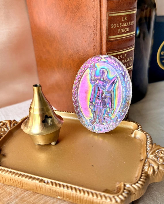 Saint Expédit en quartz fumé Naturel renforcé Aura – sculpture 6cm – pièce inspirée médaille Officielle