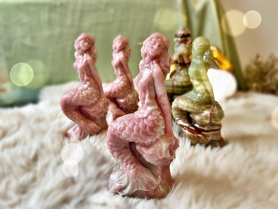 Sirène Sculptée – Opale des Andes ou Jade d’Afghanistan (16 cm)