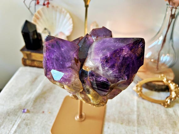 Améthyste diamant naturelle sur trépied