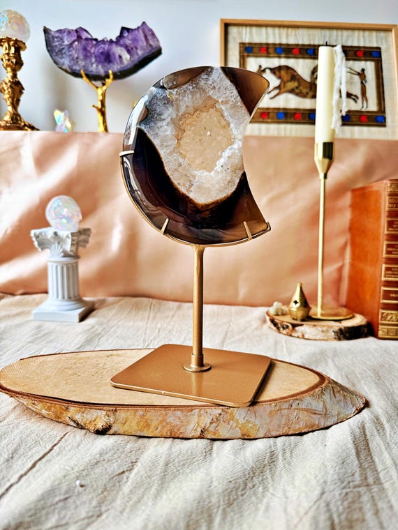 Grande Lune en Agate Orque – Sculpture sur trépied – Pièce unique