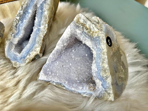Géodes Brutes en Agate Bleue Dentelle