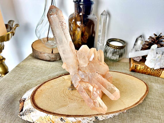 Spécimen Unique de Cristal de Roche avec Pointes Massives