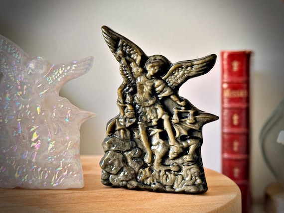 Saint Michel Archange terrassant le dragon – Cristal de roche aura, Obsidienne Dorée