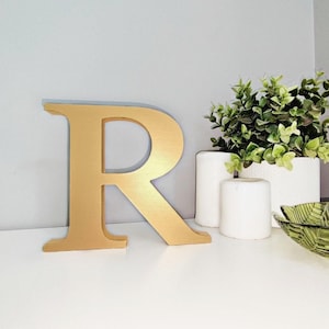 Letras independientes para estanterías, decoración de habitaciones preppy, letras de madera personalizadas para apartamentos, letras pintadas para decoración de escritorios, letras grandes de madera