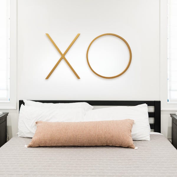 XO ベッド上の壁用木製文字2個セット - 色とサイズをカスタマイズ、ティーンの部屋の装飾、手作りのパーソナライズギフト