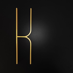 Letras de madera personalizadas para decorar la cama, arte de pared con iniciales altas y delgadas, letras de madera grandes, letrero de pared moderno de mediados de siglo, decoración universitaria o de dormitorio