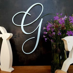 Placa de parede com monograma de letras do alfabeto personalizadas, arte de parede com letras grandes de madeira para bebês, letra cursiva para decoração de parede de berçário, decoração G