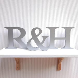 Letras personalizadas para mesa de casamento – Presente personalizado para casal, iniciais de madeira independentes com placa