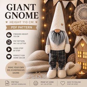 Op de afbeelding: Een grote pluche kabouter, 110 cm hoog, met een witte kegelvormige hoed, grijze baard en geruite broek. De afbeelding bevat tekst: "Giant Gnome", "PDF Pattern" en "Make Your Own Big Scandinavian Gnome". De kabouter is een decoratieartikel.