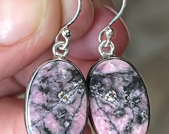 Pendientes de rodonita y granate en plata de ley