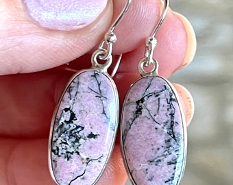 Pendientes de rodonita en plata de ley
