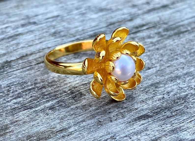 Beautiful Floral Natural White Pearl Ring