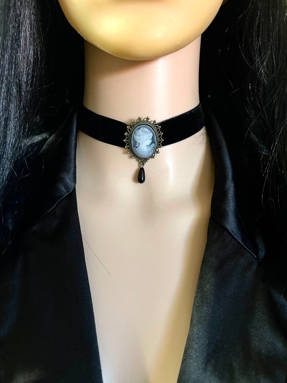Collana girocollo vintage con ciondolo a forma di teschio da