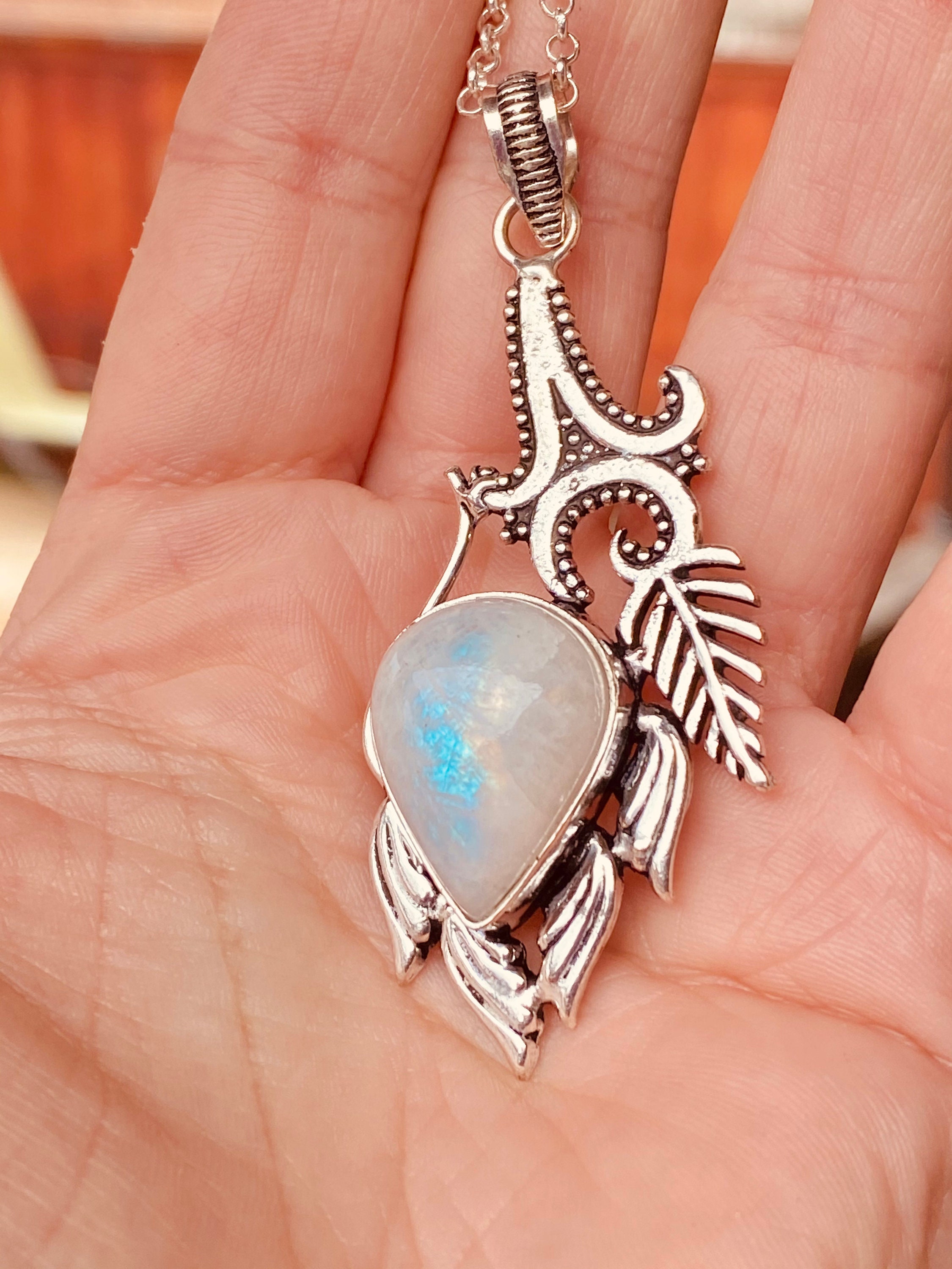 ネックレス・ペンダント Rainbow Moonstone x Star Ruby Necklace Rainbow Moonstone, Pendant Necklace in Oxidized Silver - Etsy Finland