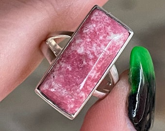 Anello in tulite rosa, misura 7, in argento sterling.