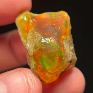 Raw Ethiopian Welo Opal: 46 Cts AAA Gemstone Crystal for Jewelry
