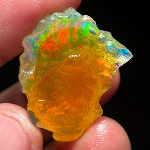 Raw Ethiopian Welo Opal: 30 Cts AAA Crystal Gemstone