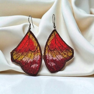 Butterfly embroidered earrings for her, hanging earrings in shades of red, original earrings as a gift, handmade earrings