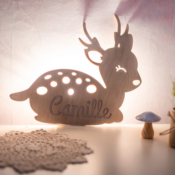 Lampe murale personnalisée en bois - Modèle cerf ou biche - Idéal cadeau de naissance