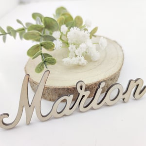 Name Ortsname aus Holz ausgeschnitten - Modell Aurora - Hochzeit, Taufe oder Geburtstag - Tischdekoration mit Holzschild